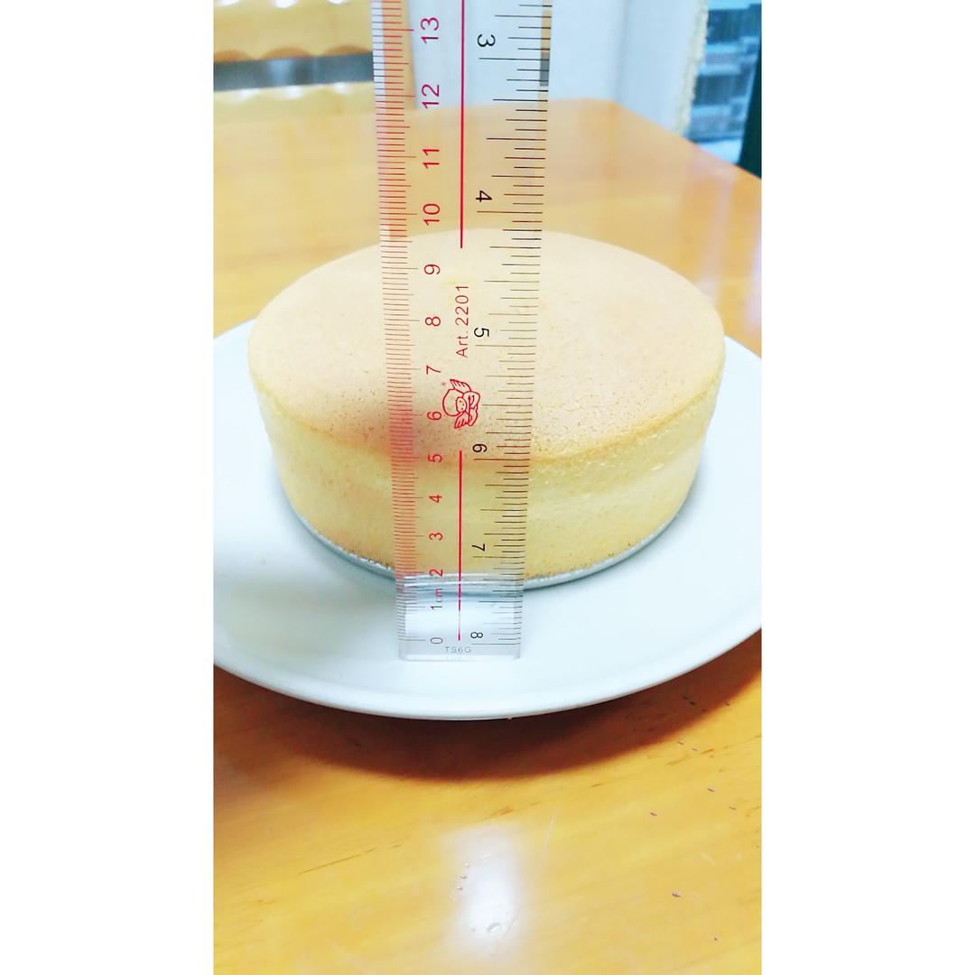 超简单完美戚风蛋糕（6寸2蛋）附打发、翻拌、脱模视频