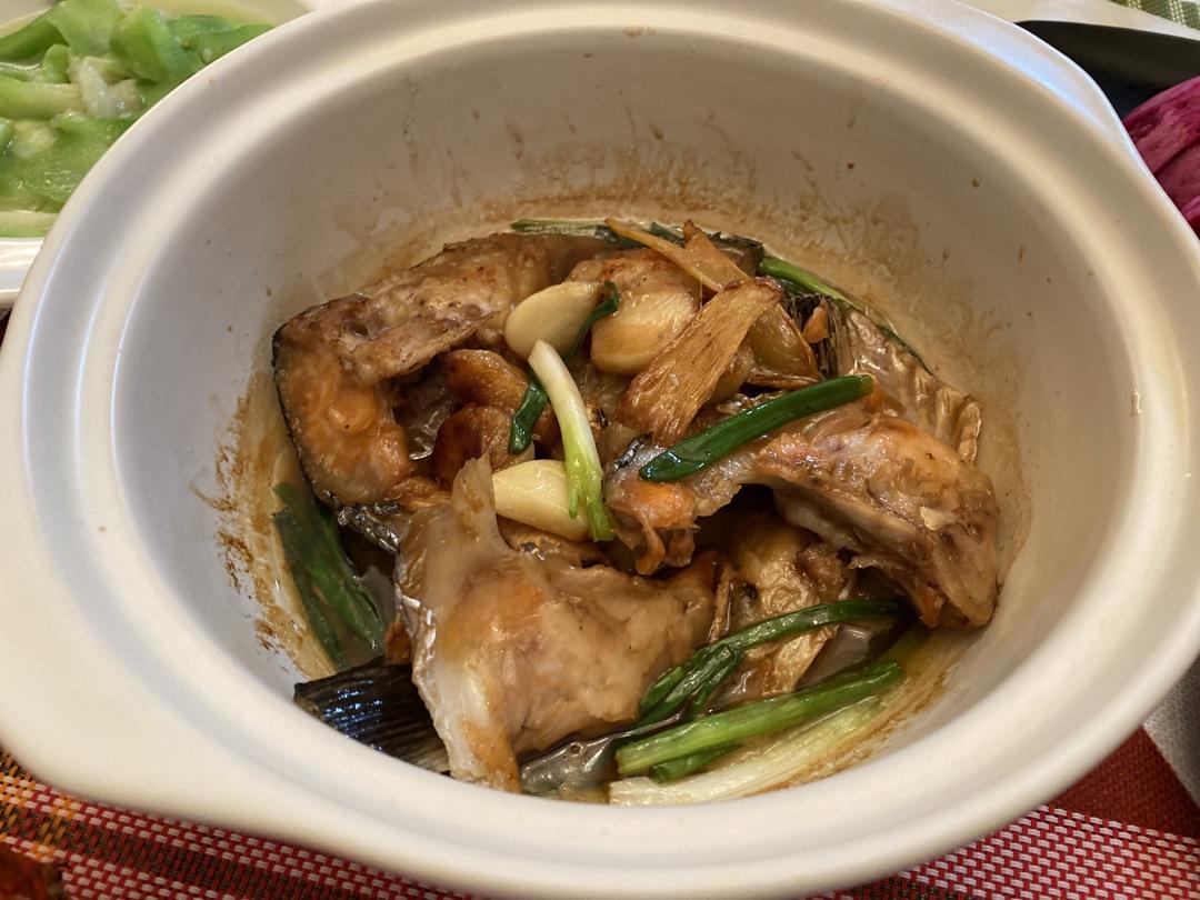 姜葱三文鱼头煲