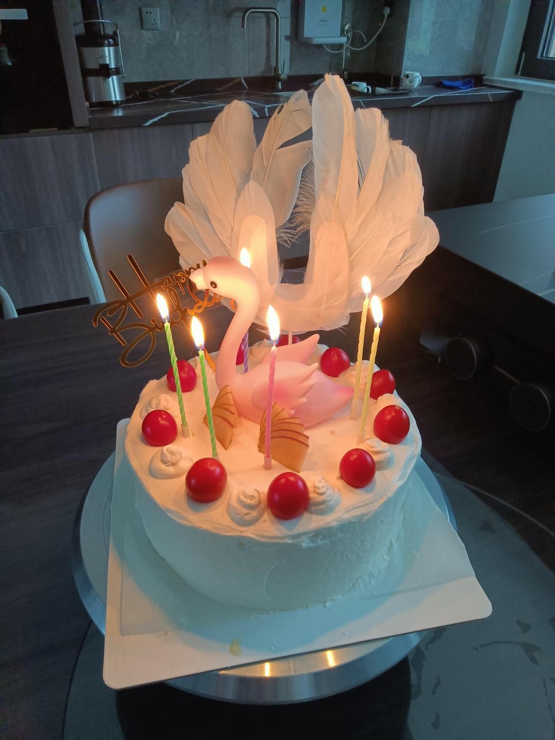 新手必成8寸生日蛋糕（详细多图干货经验分享，解决戚风蛋糕塌陷，奶油饰面涂不好，烤箱温度不好掌握等各种问题）