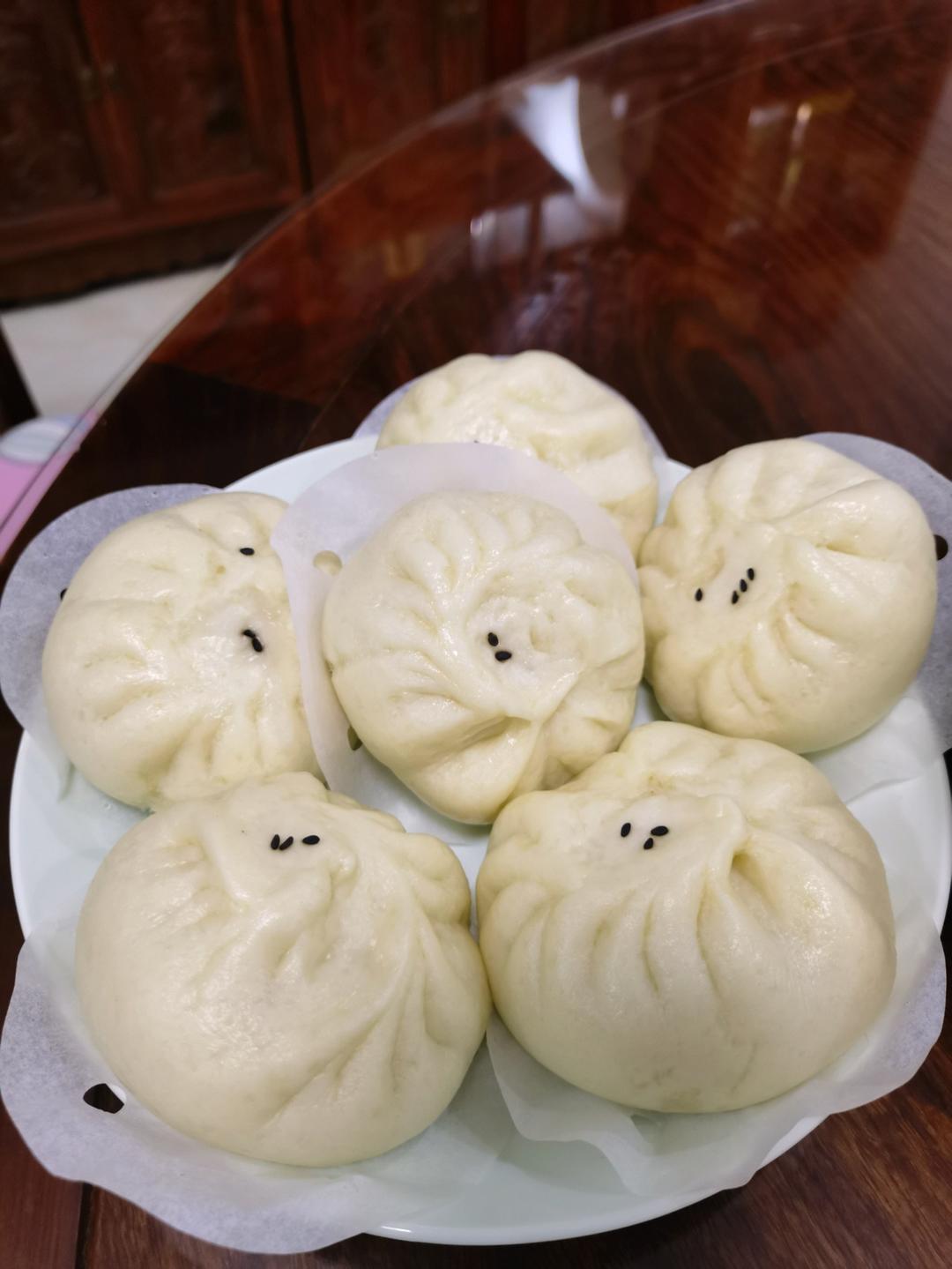 云朵般松软爆浆蜜汁叉烧包