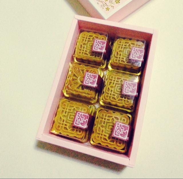 广式月饼—蛋黄莲蓉月饼