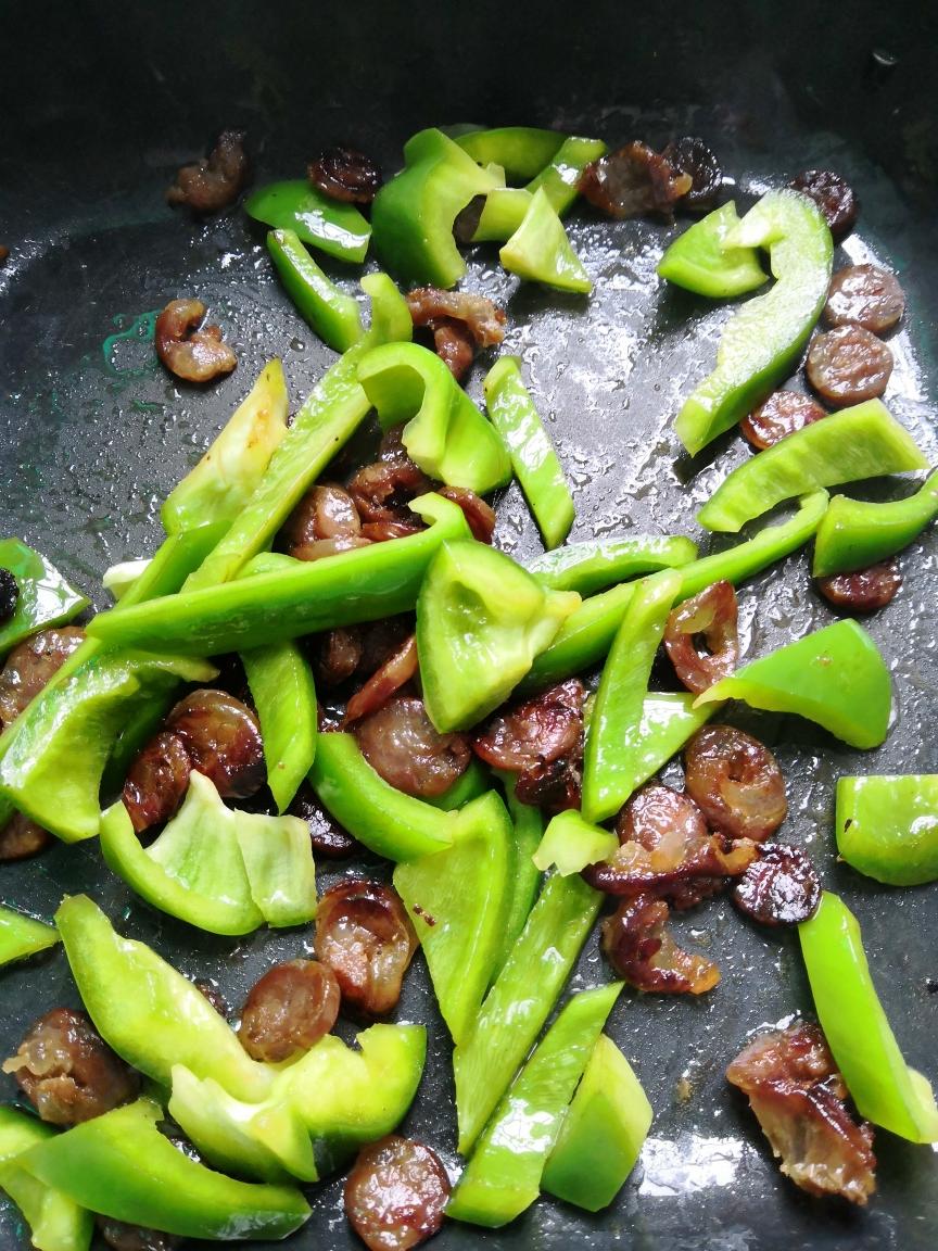菜椒炒腊肠