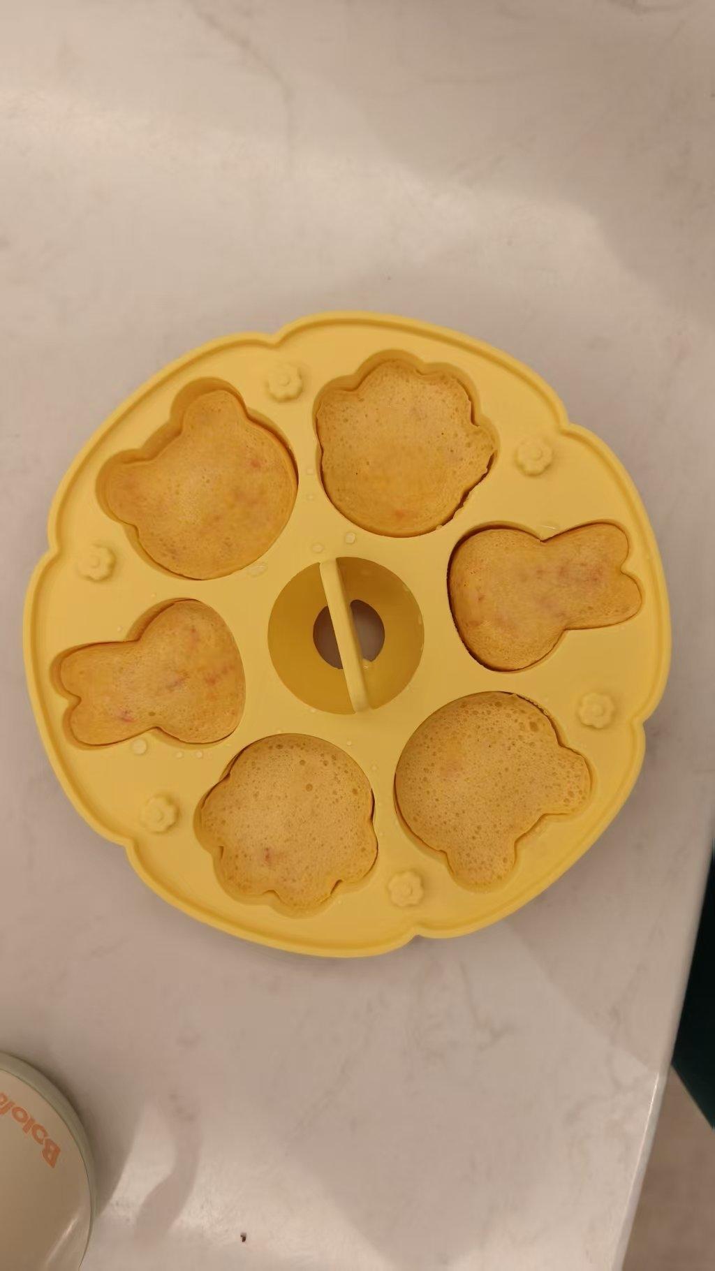 香蕉蒸糕/火龙果/玉米/苹果/雪梨