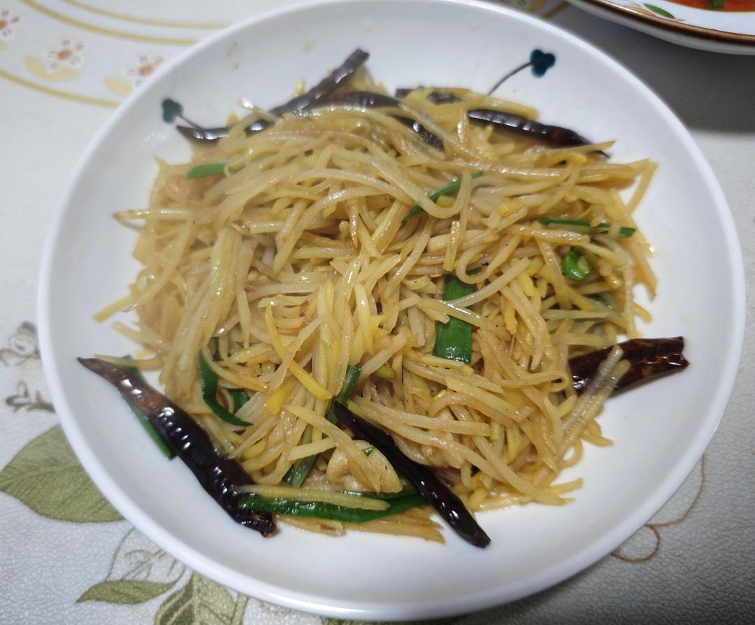 厨师长教你：“炝炒土豆丝”的家常做法，口感爽脆