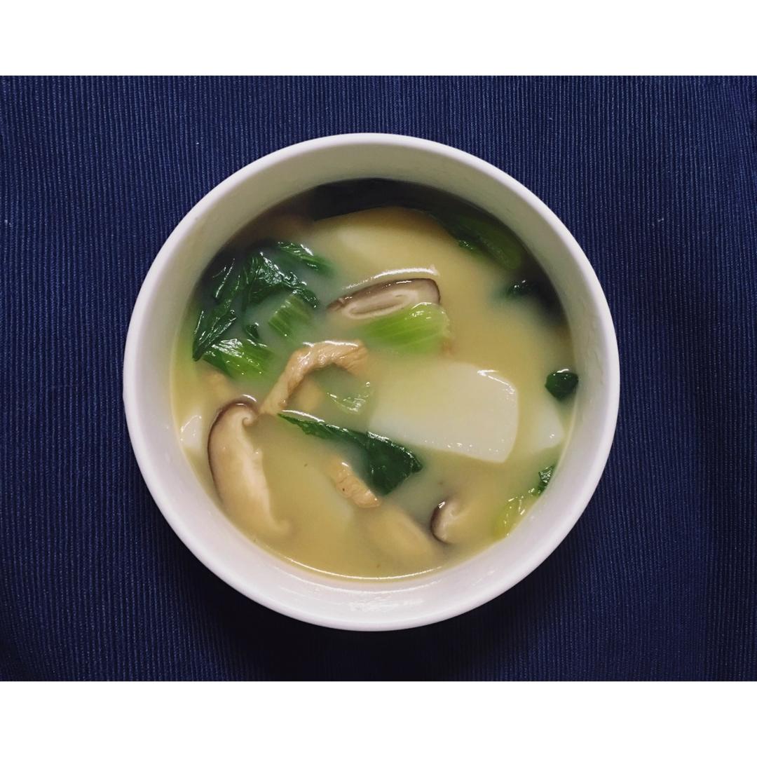 家的味道：青菜肉丝年糕汤