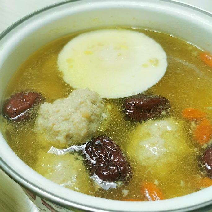 天天@妈咪做的家宴必备丨手剁肉丸汤