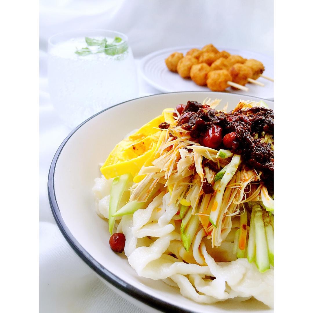 手撕鸡腿油泼面
