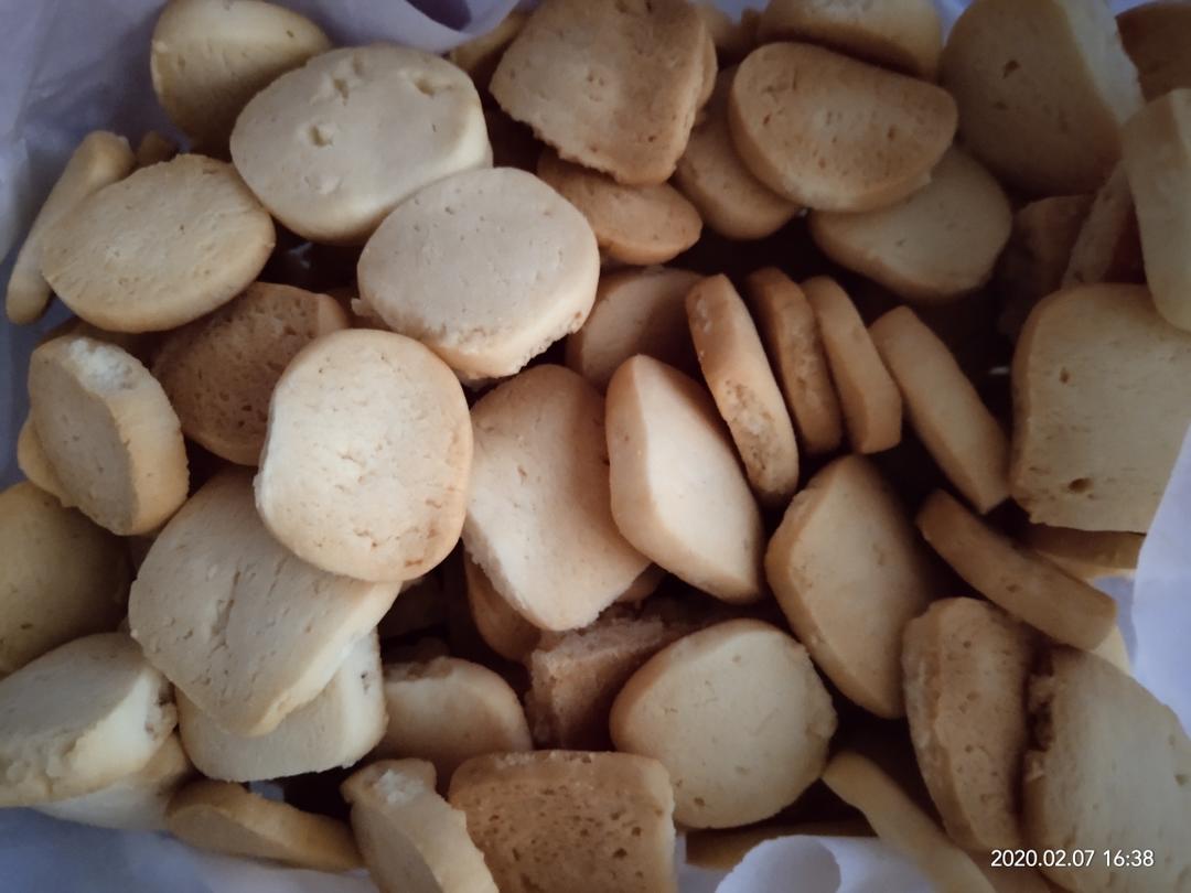 牛奶小饼牛奶饼干（普通面粉植物油饼干）