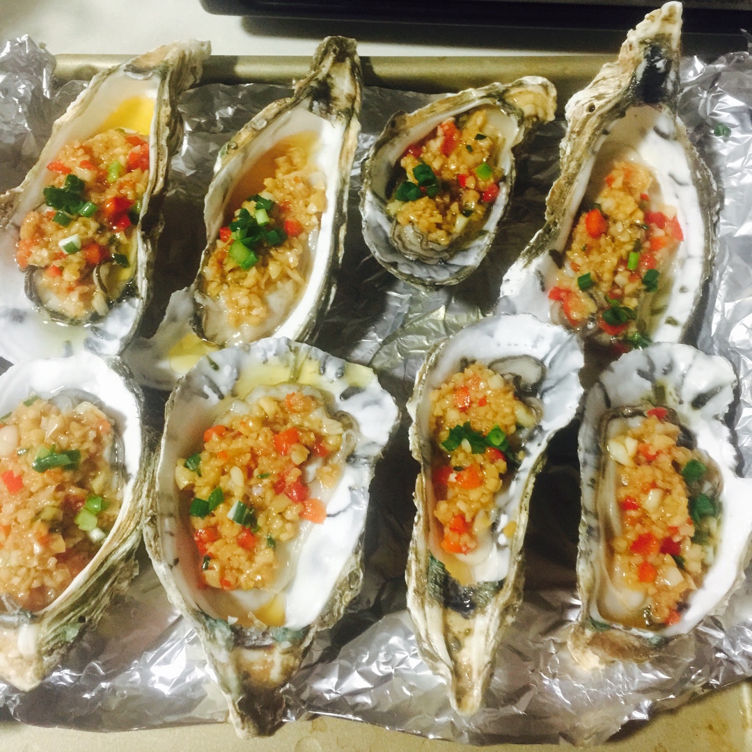 烤生蚝 生蚝好吃关键是蒜茸做得好