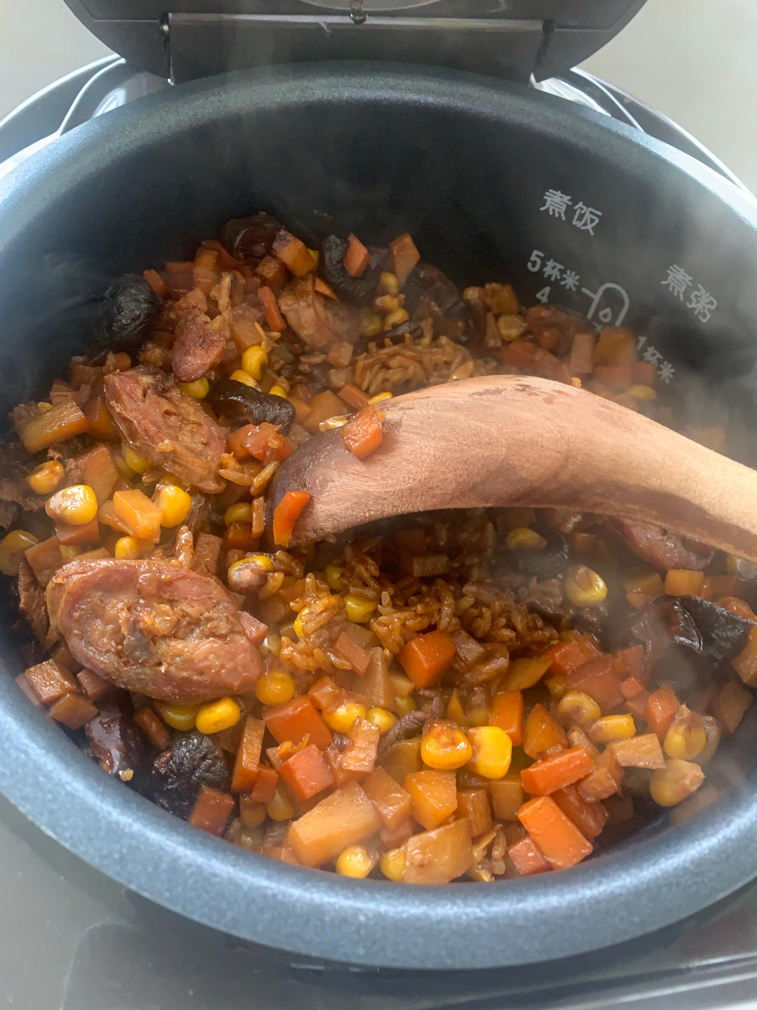 懒人必备～电饭煲腊肠焖饭