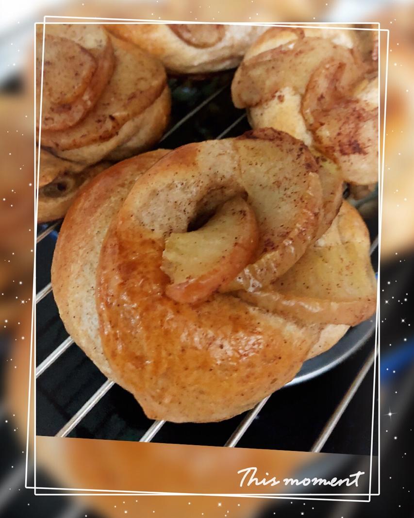 焦糖苹果肉桂面包卷