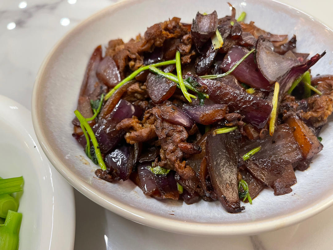 家常孜然洋葱炒羊肉