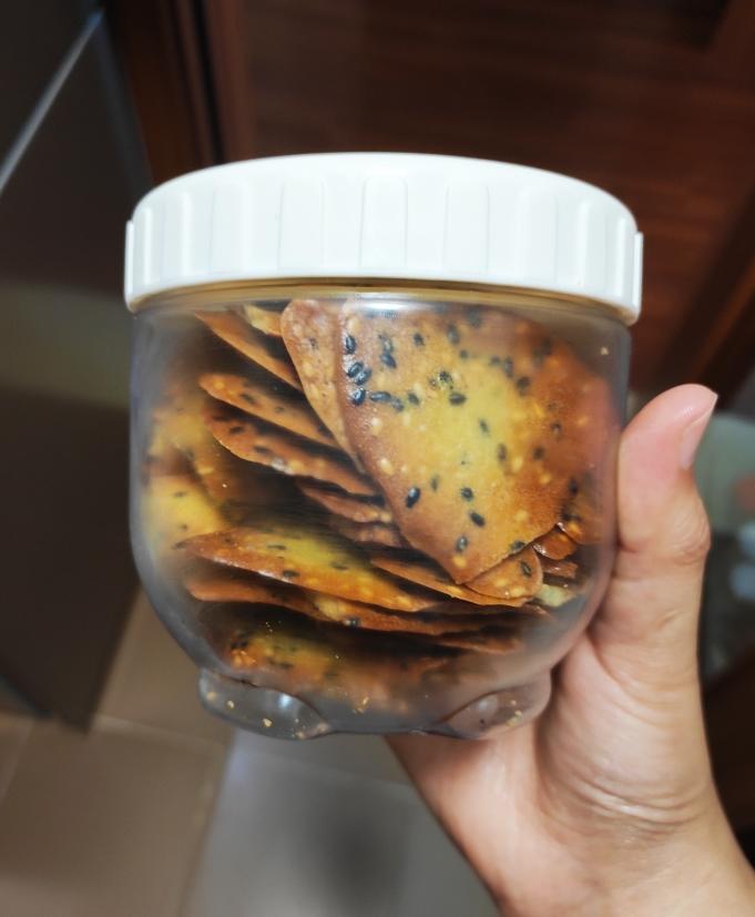 简单的芝麻薄饼