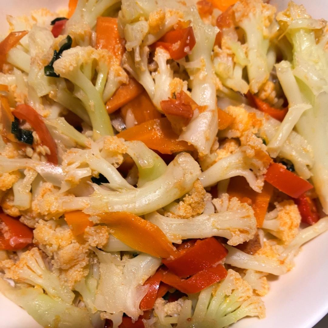 美味西红柿胡萝卜炒花菜