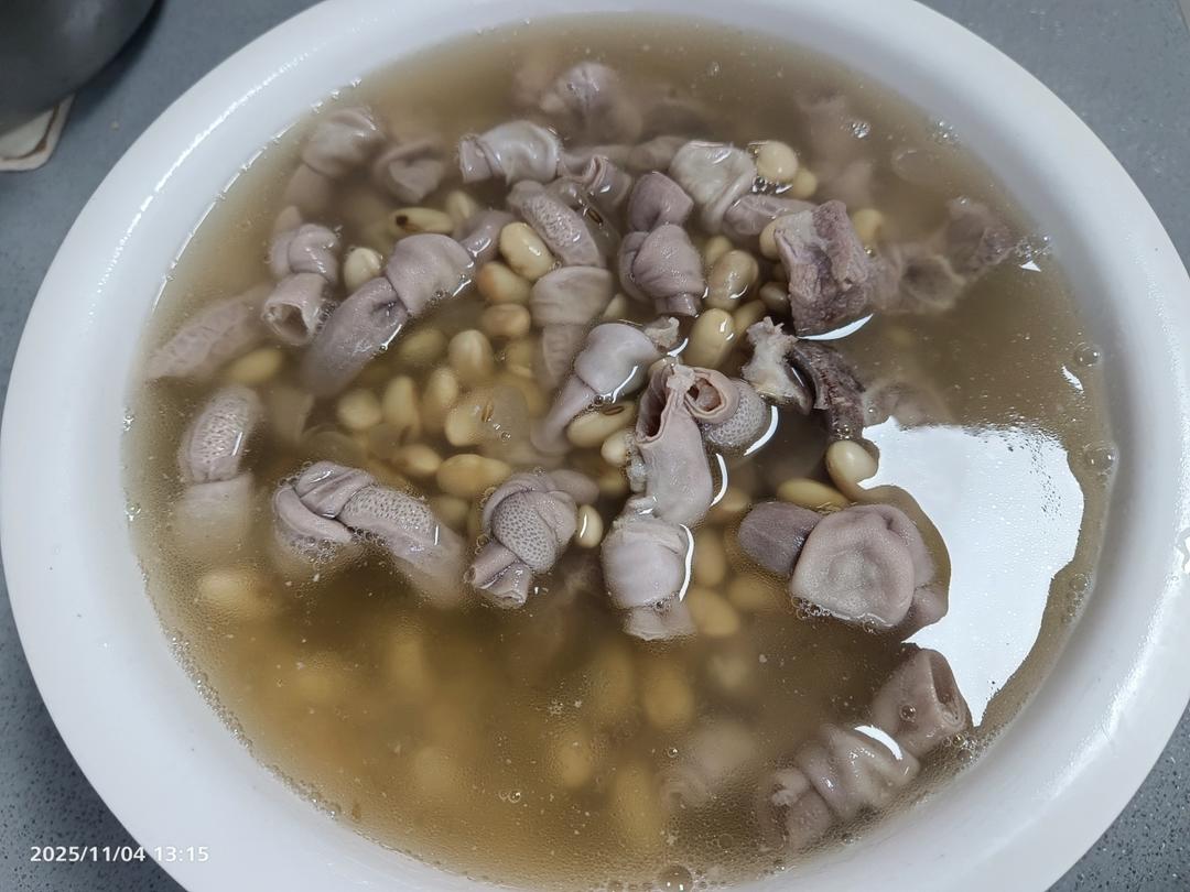 黄豆炖小肠汤
