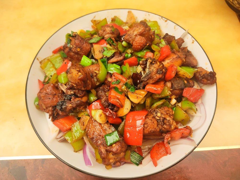 厨师长教你：“干锅鸡”的家常做法，肉香四溢回味无穷