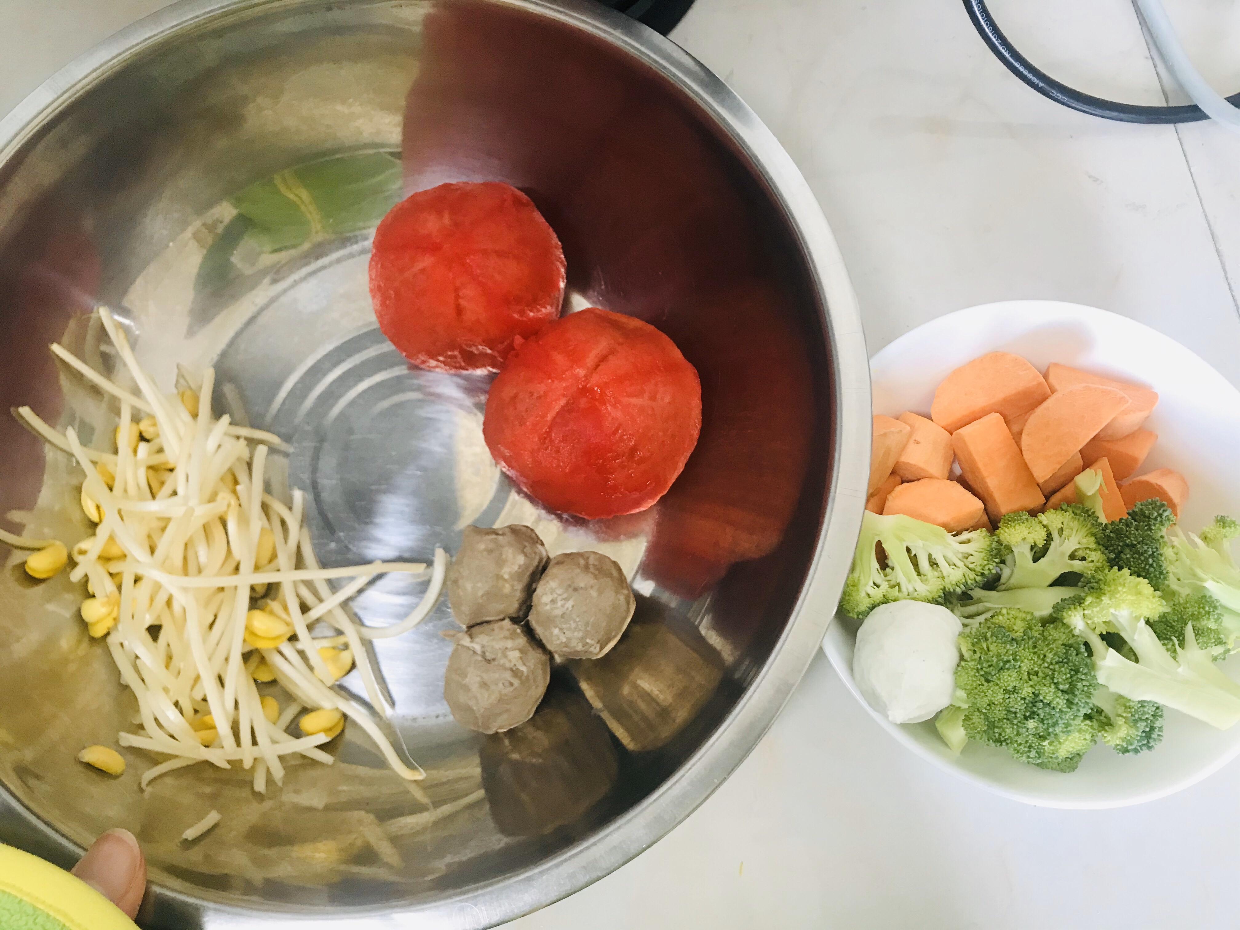 番茄红薯杂蔬牛丸汤【塑身减脂健身餐午饭】的做法 步骤1