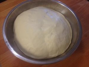 伊凡面包之鲜奶雪露包（我做过最柔软的面包）冰激淋夹馅的做法 步骤6