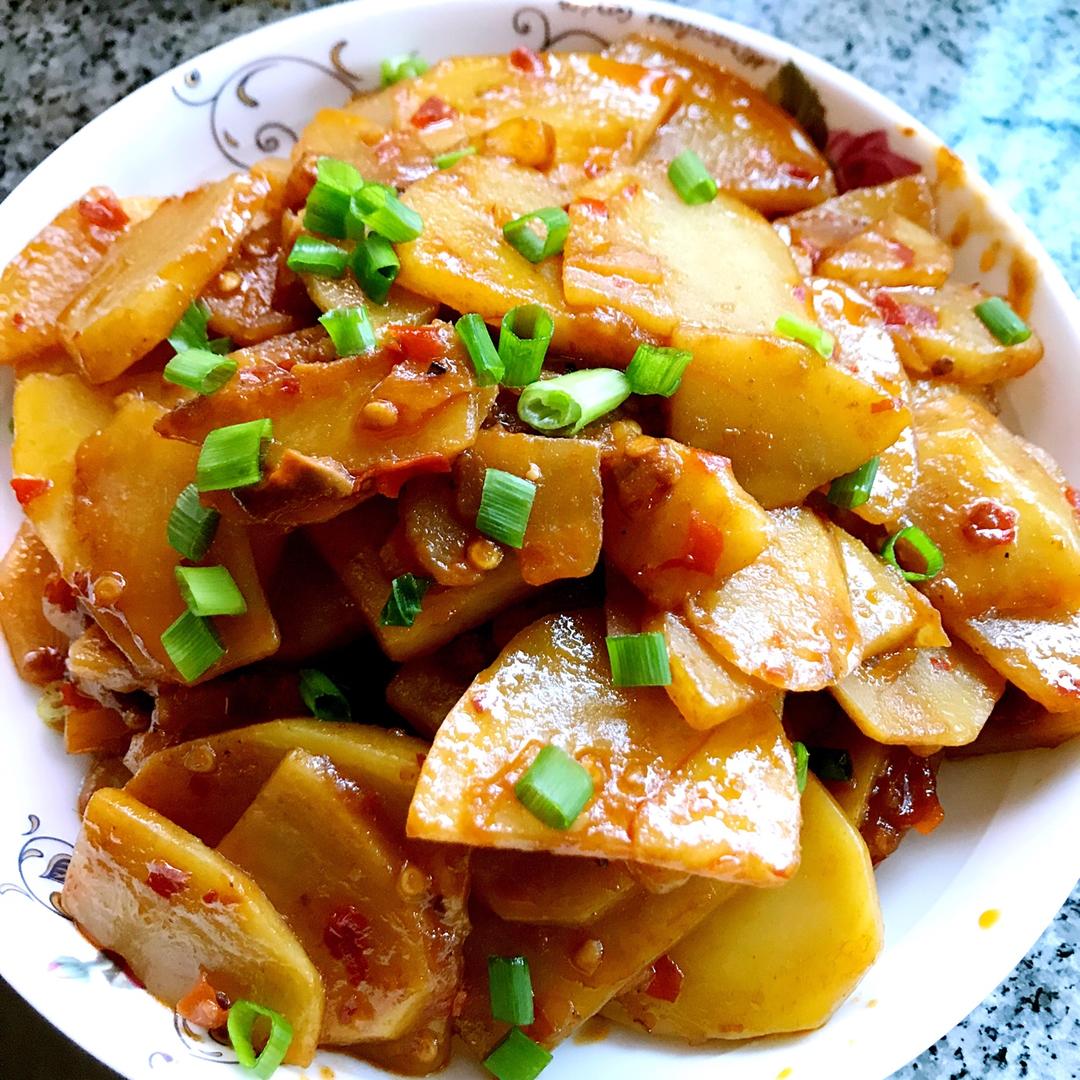 潇洒siusiu做的最简单快手菜红烧土豆片