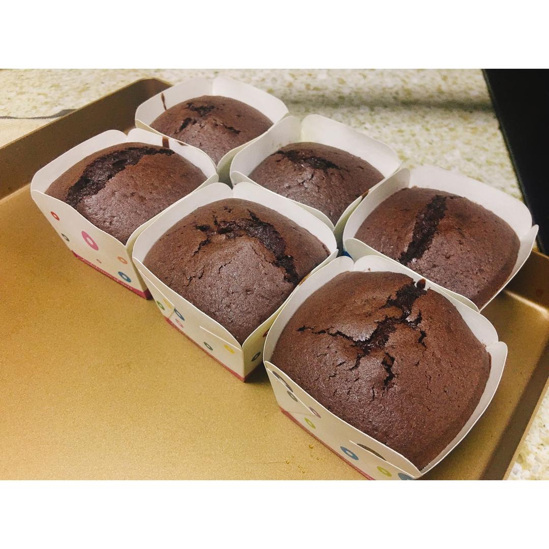 巧克力纸杯戚风蛋糕