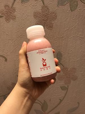魔飞榨汁机版草莓奶昔的做法 步骤4