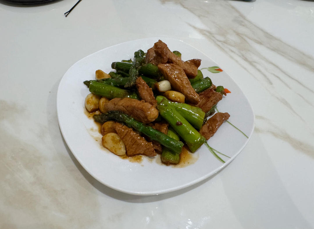 芦笋炒牛肉