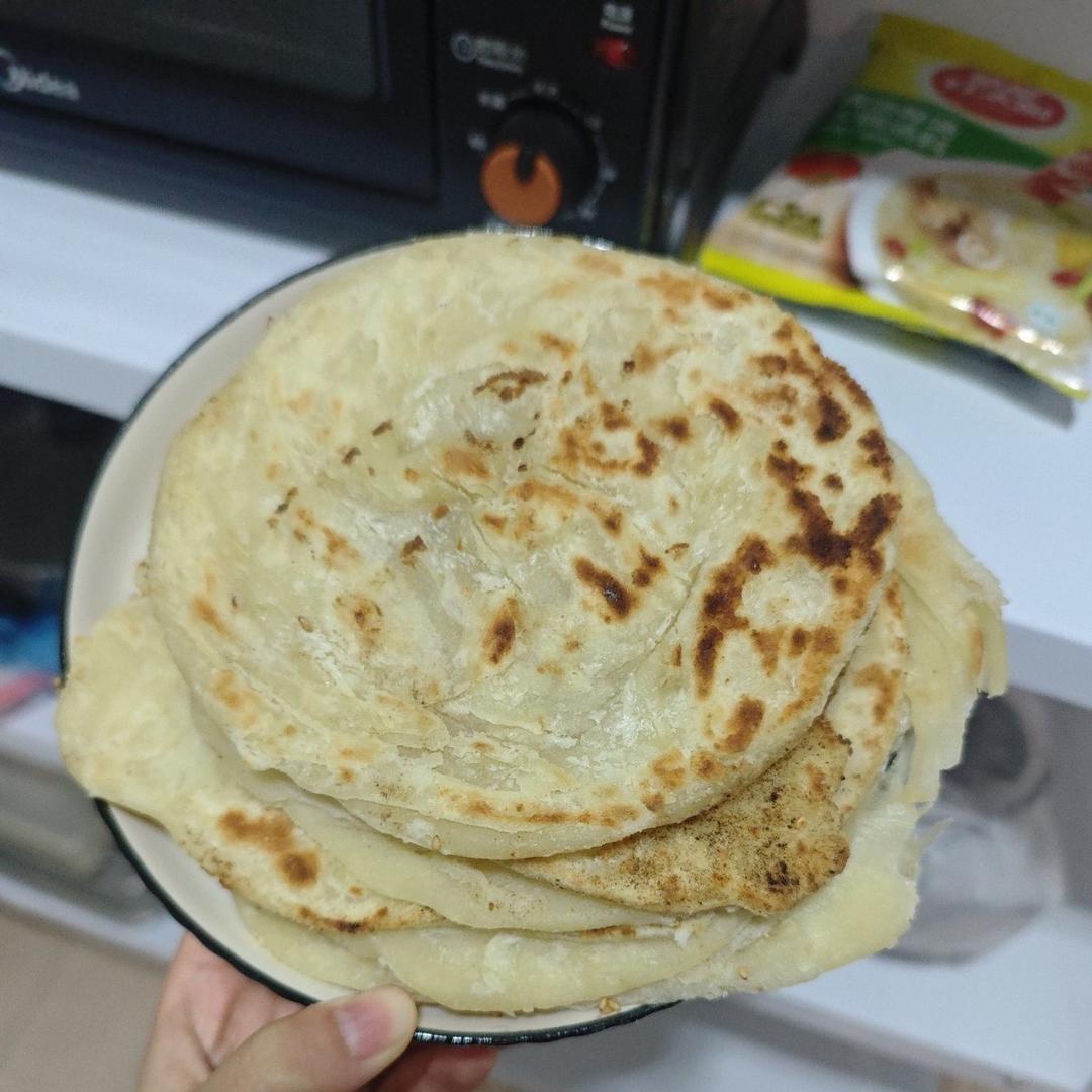 烙饼不硬的小窍门 掌握了你也能看出柔软多层凉了不硬的小油饼