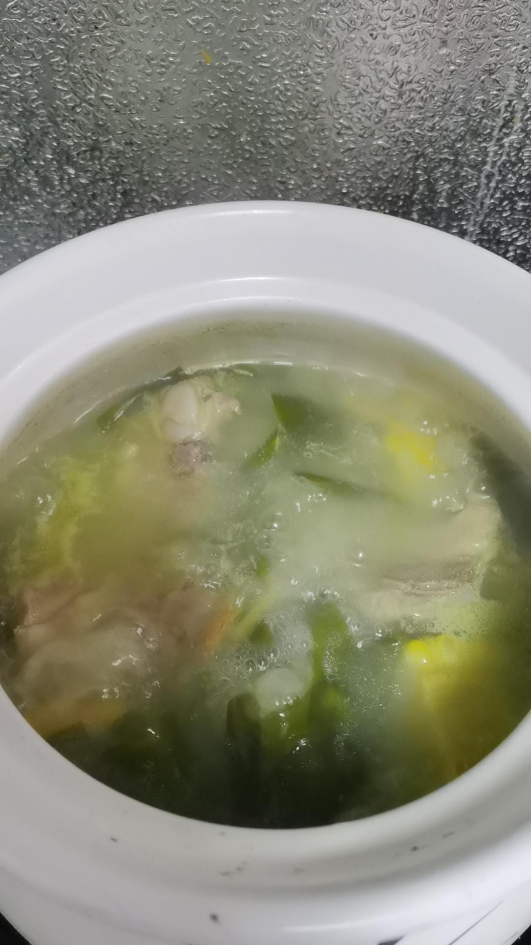 海带玉米排骨汤
