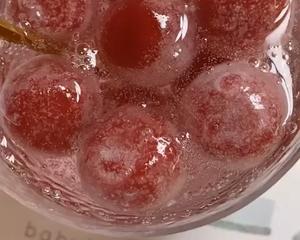 雪碧葡萄冰饮/网红葡萄冰球饮料的做法 步骤3