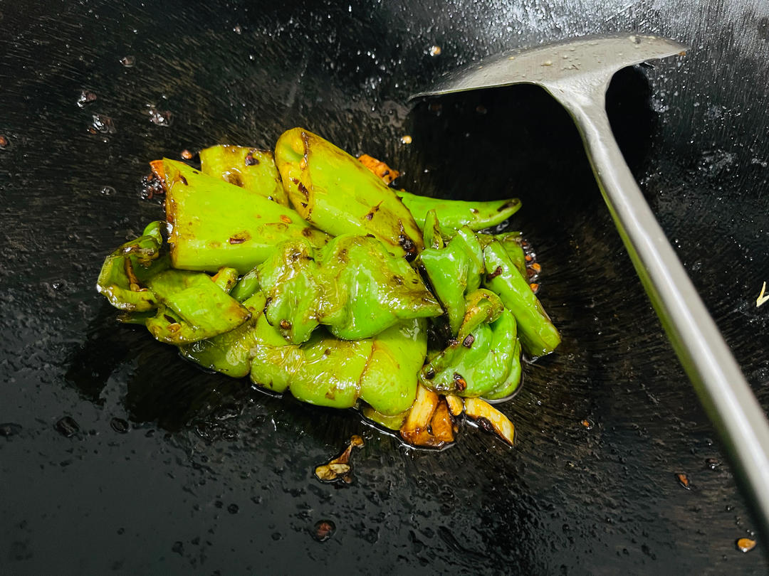 🔥强烈推荐一道比肉还好吃的干煸辣椒🌶，朋友们一定不要错过哦❗️