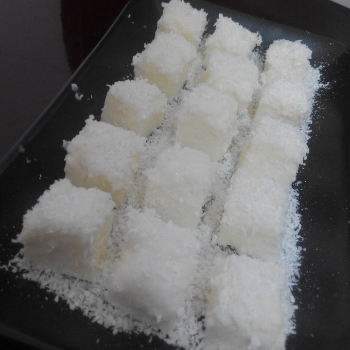 椰丝牛奶小方糕