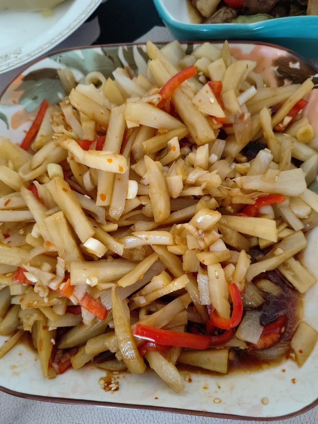 我妈的拿手菜！！炝拌藕丝！酸辣脆爽！