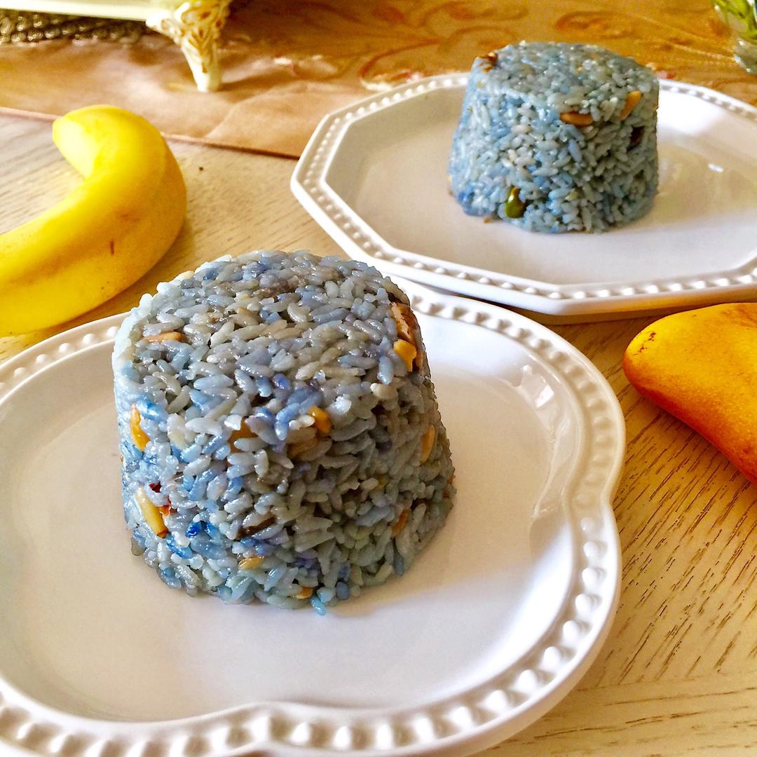 太大意了,我以为蝶豆花水不会浅谁知米饭蒸出来才发现颜色浅了又加