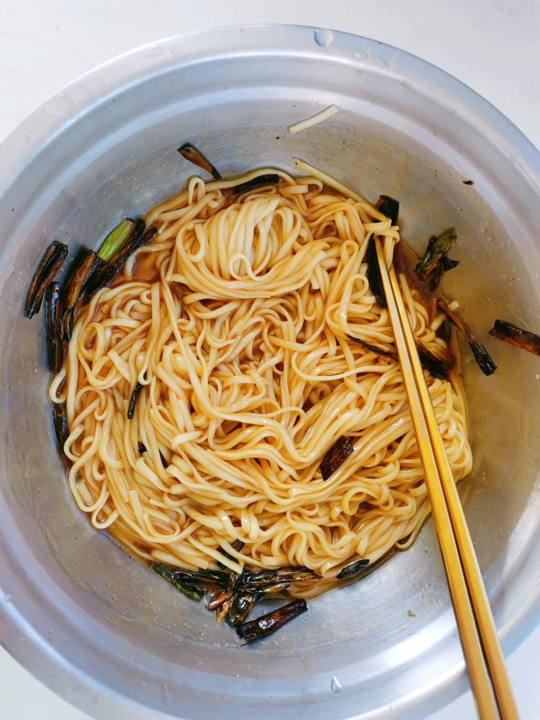 10分钟搞定的一碗葱油拌面