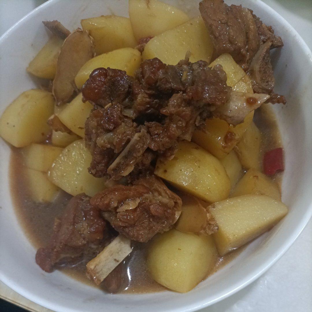 土豆炖排骨
