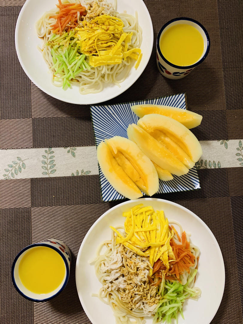 香辣麻酱鸡丝拌面