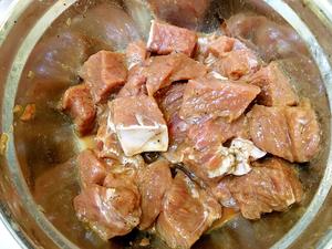 【爱大块吃肉的你不能错过】双椒牛肉的做法 步骤2