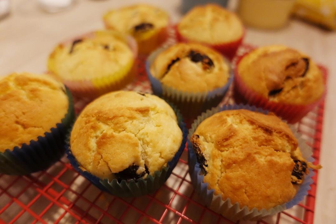 白葡萄酒果干杯子蛋糕