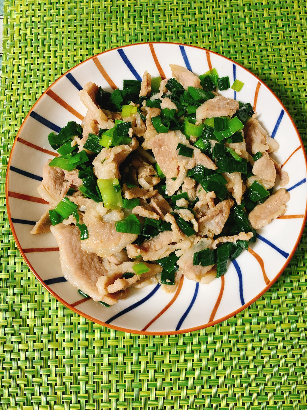 家庭版回锅肉炒蒜苗