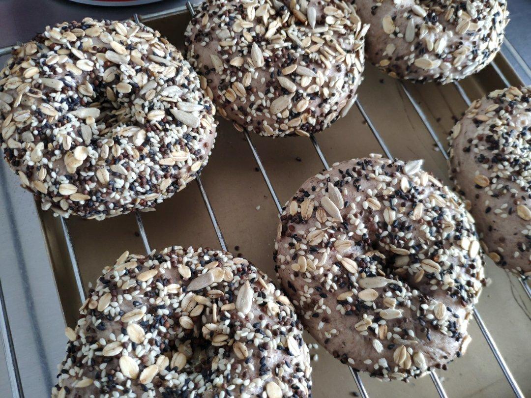 黑芝麻全麦贝果