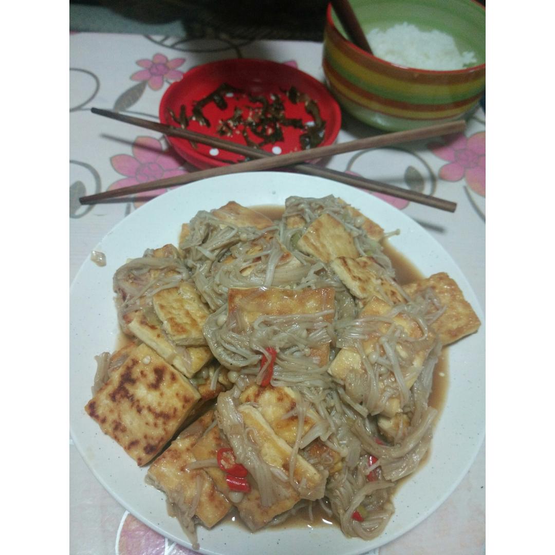 金针菇焖豆腐
