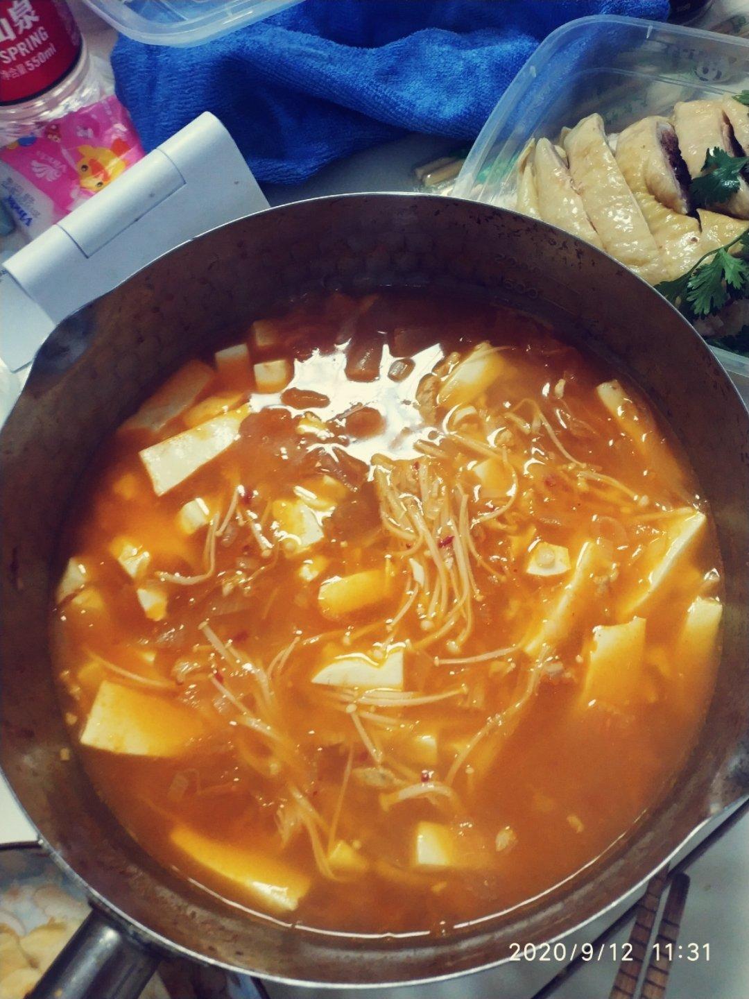 韩式泡菜豆腐锅/辣白菜豆腐汤