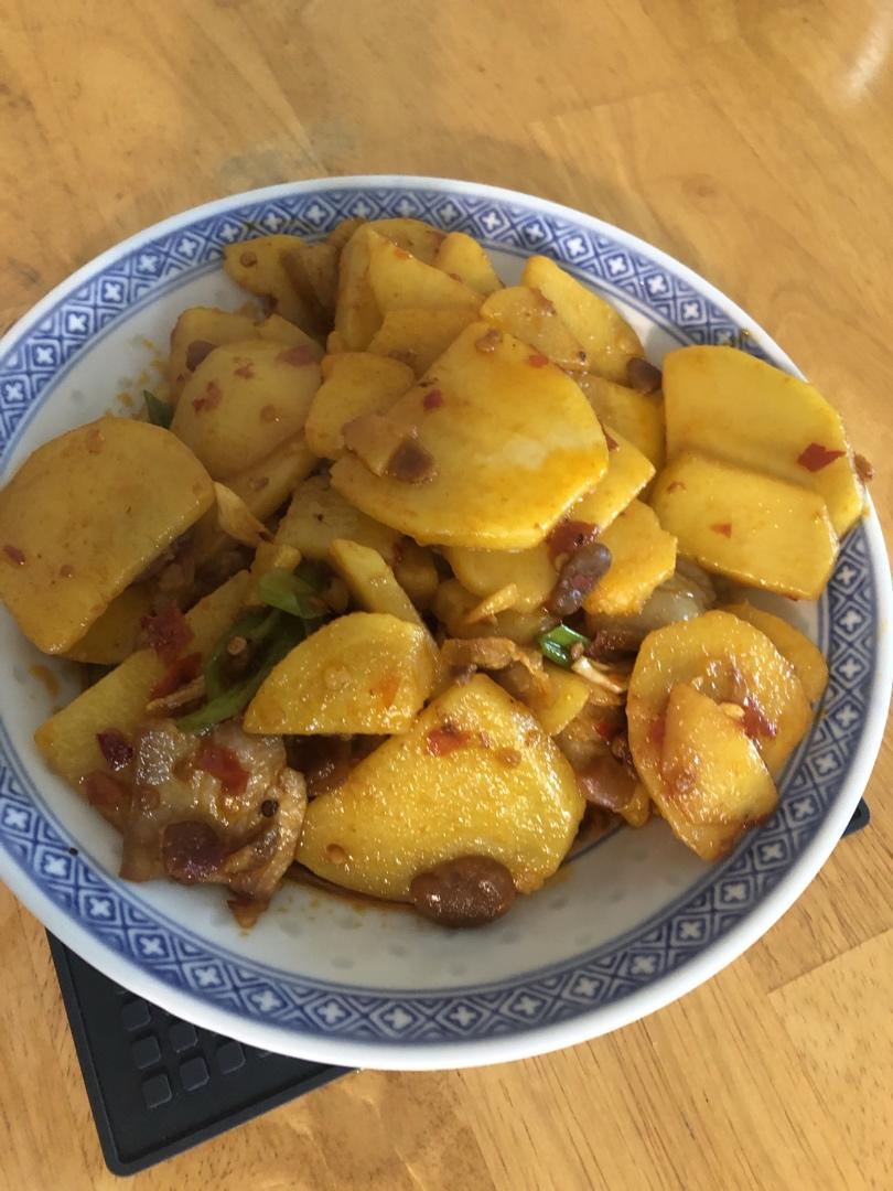 五花肉干煸土豆片