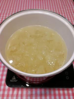 最适合冬天的汤…《荸荠银耳汤》的做法 步骤2
