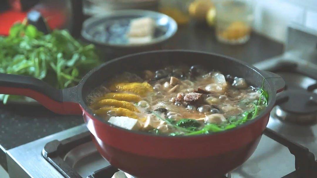 腊排骨鸡枞什锦火锅
