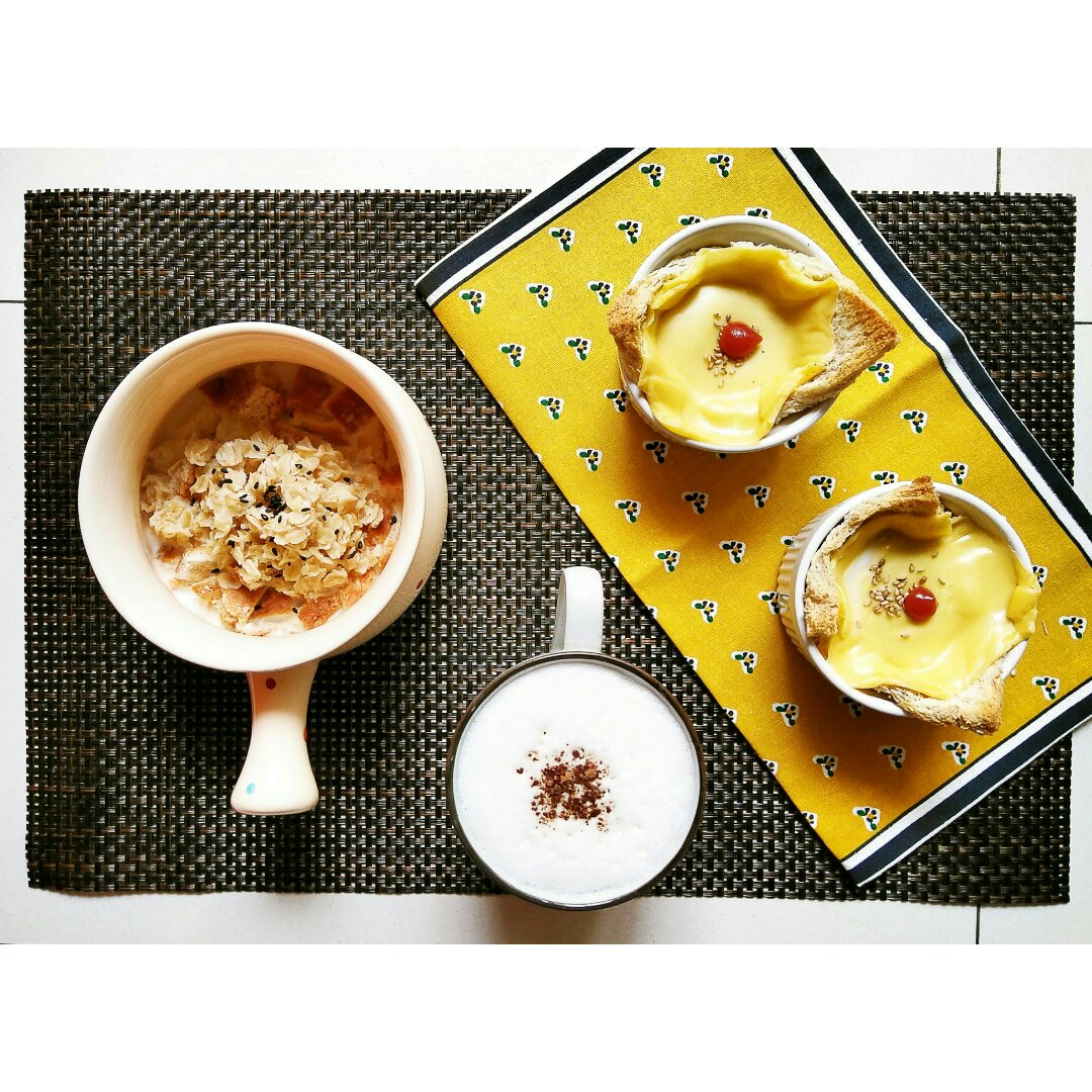 鸡蛋吐司杯盏