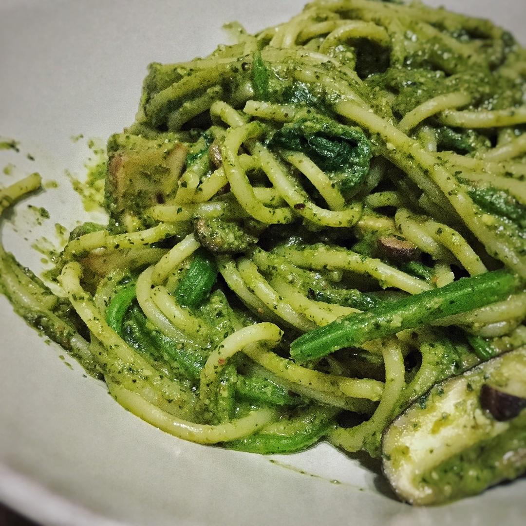 火车凸凸做的【健康三餐】菠菜牛油果青酱西葫芦面条