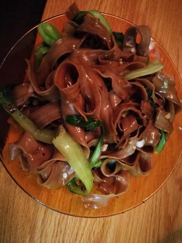 十分钟就能吃上的超简单油泼面