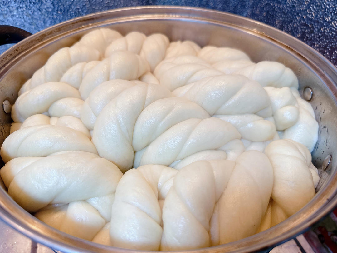 三个鸡蛋一碗面 不用油炸不用烤箱 做蒸麻花比面包更好吃