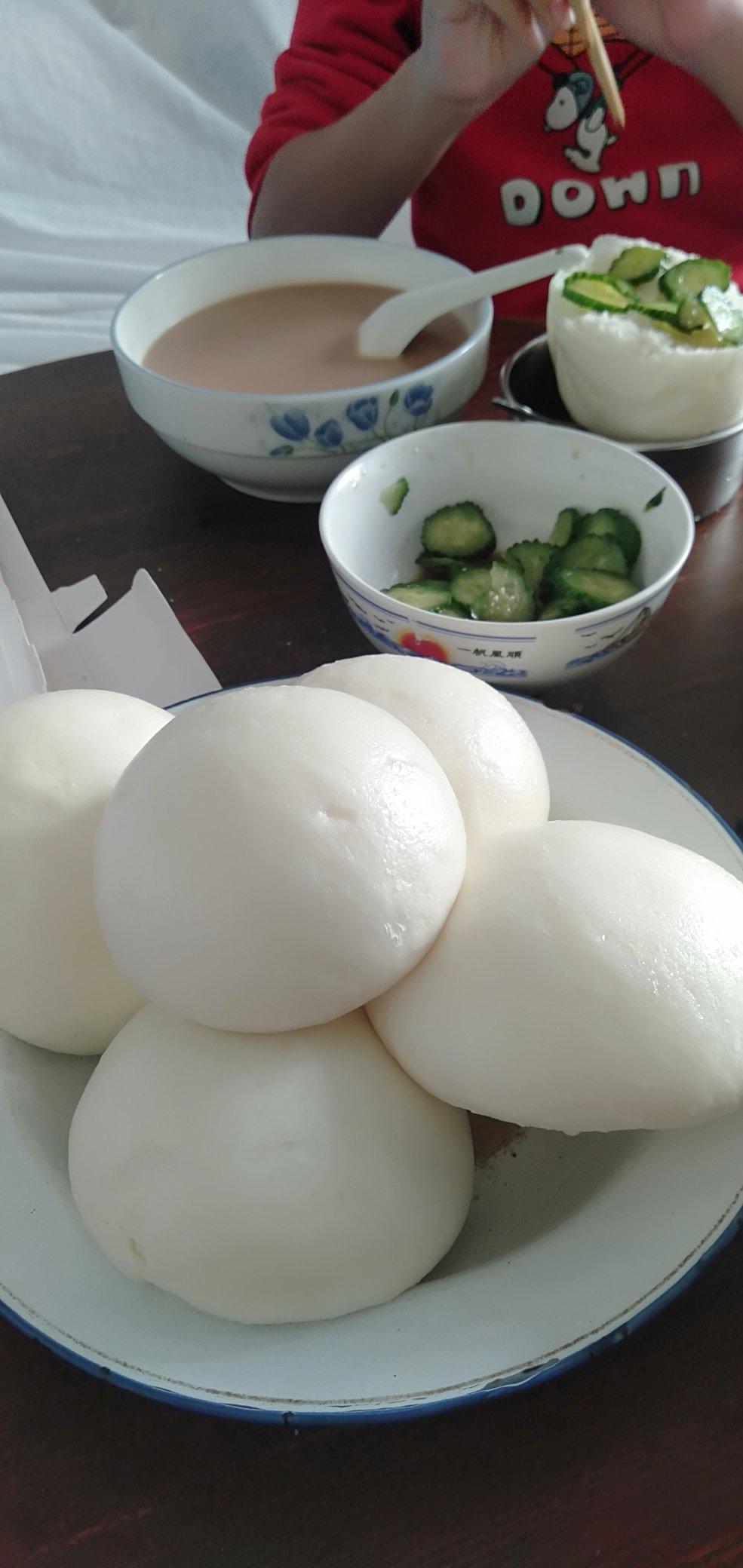 小顺溜妈妈做的光滑细腻弹力十足的白馒头